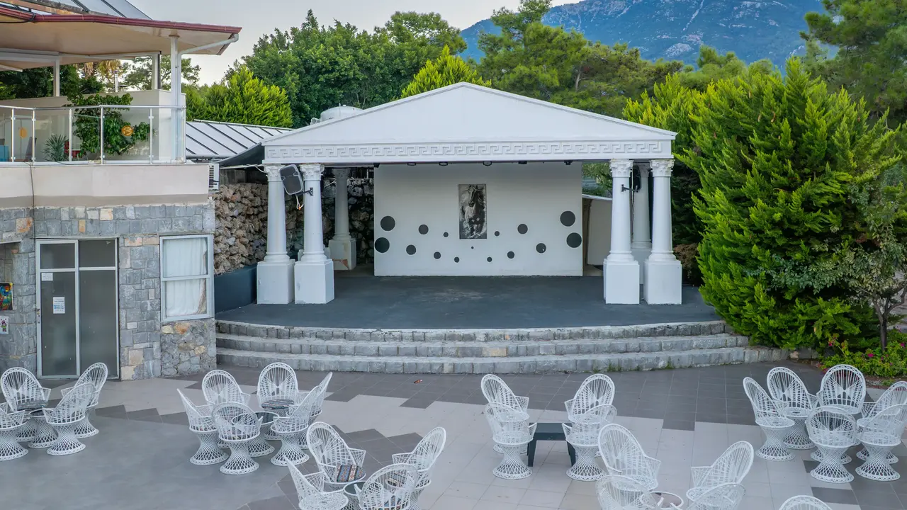 NICHOLAS PARK HOTEL