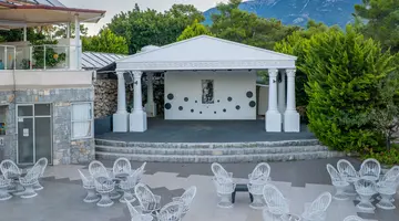 NICHOLAS PARK HOTEL