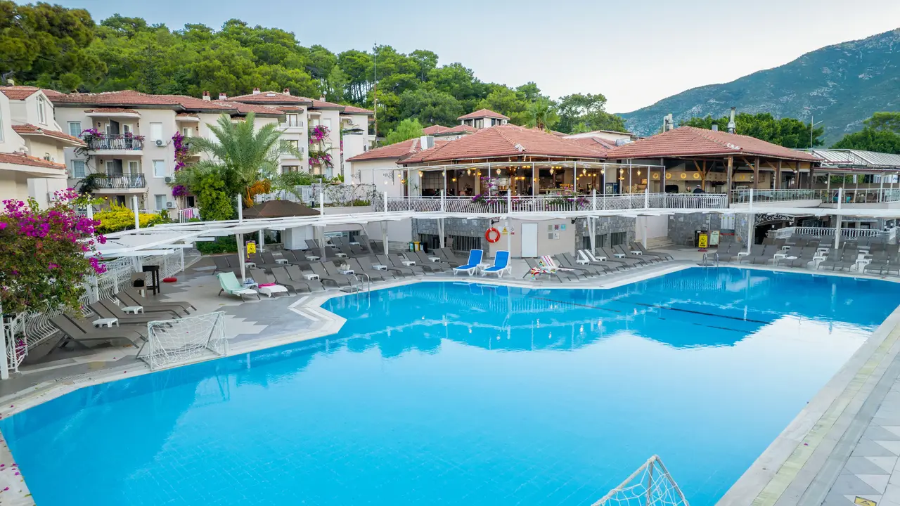 NICHOLAS PARK HOTEL