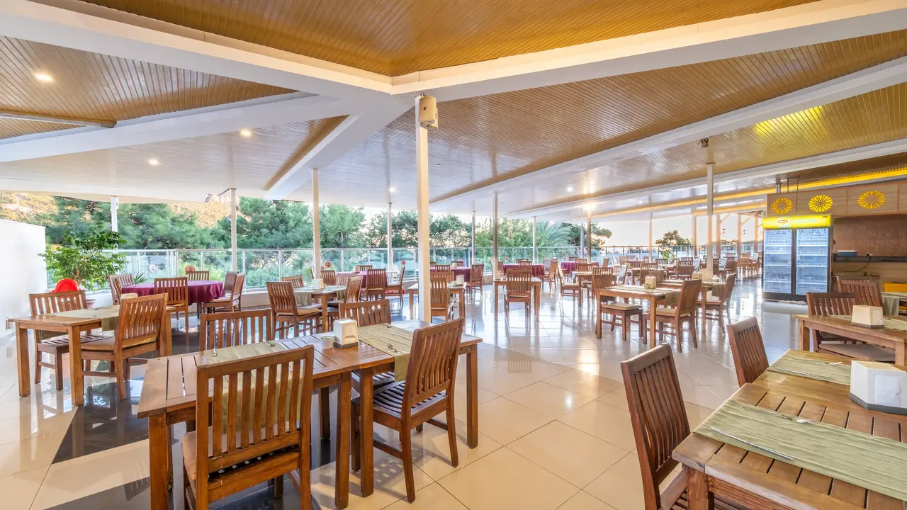 NICHOLAS PARK HOTEL