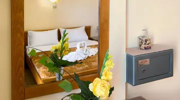 Nicolas Hotel