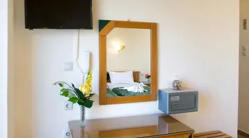 Nicolas Hotel
