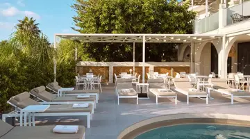 Nikon Boutique Hotel