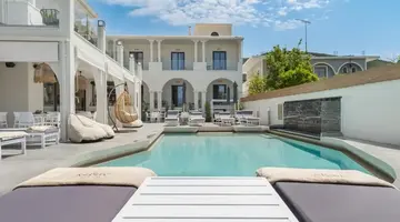 Nikon Boutique Hotel