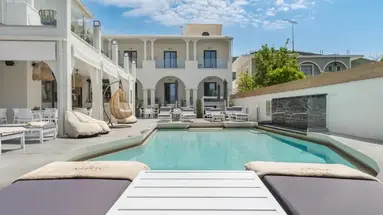 Nikon Boutique Hotel