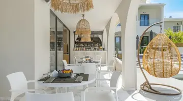 Nikon Boutique Hotel