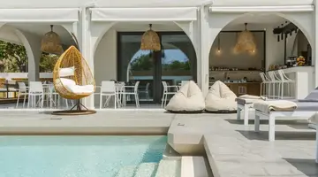 Nikon Boutique Hotel