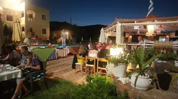 Nikos Apartments