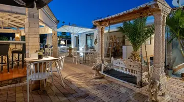 Nikos Apartments