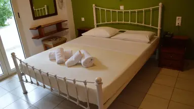 Nikos Apartments