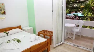 Nikos Apartments