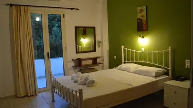 Nikos Apartments