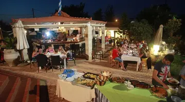 Nikos Apartments