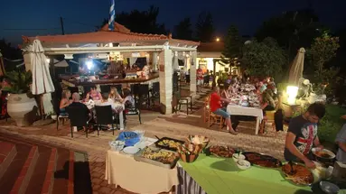Nikos Apartments