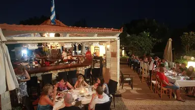 Nikos Apartments