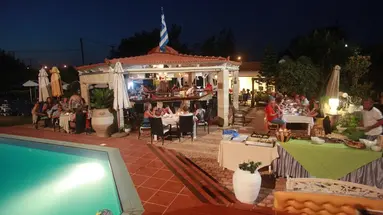 Nikos Apartments
