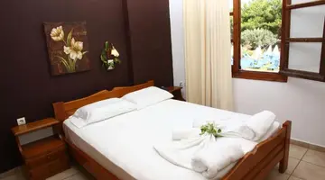 Nikos Apartments