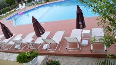 Nikos Apartments