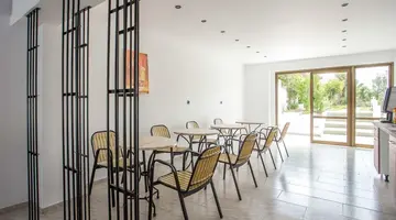 Nikos BNB