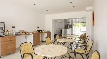 Nikos BNB