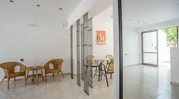 Nikos BNB