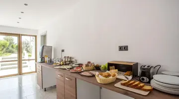 Nikos BNB