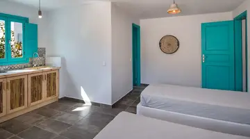 Nissia Beach Apartments and Suites