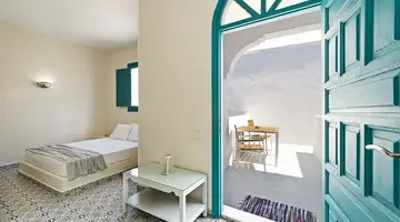 Nissia Beach Apartments and Suites