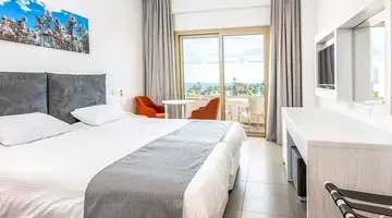 Nissiana Hotel & Bungalows