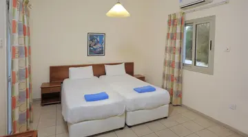 Nissiana Hotel and Bungalows