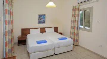 Nissiana Hotel & Bungalows
