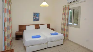 Nissiana Hotel & Bungalows