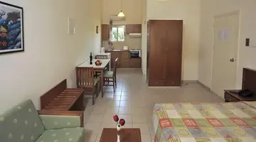 Nissiana Hotel & Bungalows