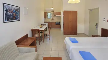 Nissiana Hotel & Bungalows