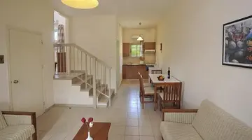 Nissiana Hotel & Bungalows
