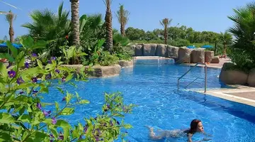 Nissiana Hotel & Bungalows