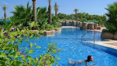 Nissiana Hotel & Bungalows