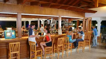 NISSIANA HOTEL & BUNGALOWS