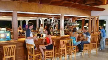 Nissiana Hotel & Bungalows