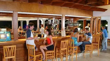 Nissiana Hotel & Bungalows