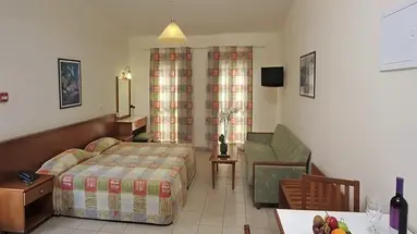 Nissiana Hotel & Bungalows