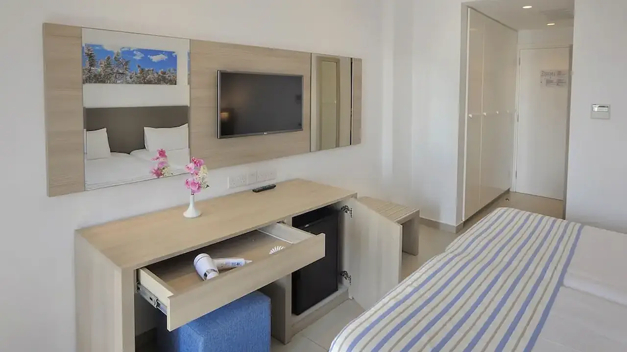 Nissiana Hotel