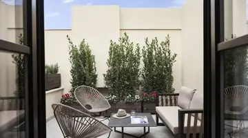 NLH Monastiraki