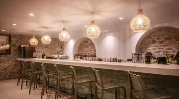 Noble Hotel and Suites