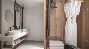 Noble Hotel and Suites