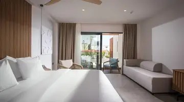 Noble Hotel and Suites