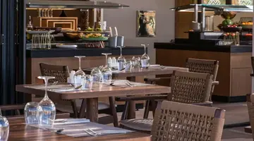 Noble Hotel and Suites