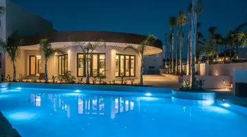 Noble Hotel and Suites