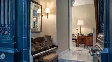 Noble Suites