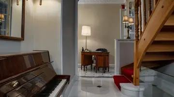 Noble Suites